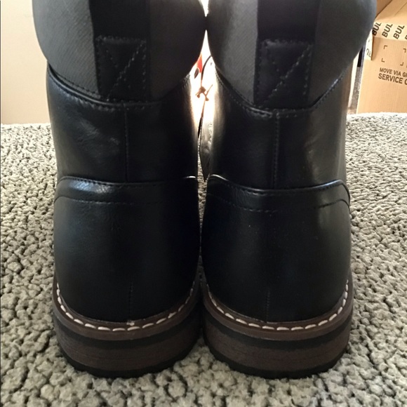 Men’s Goodfellow Boots - Picture 3 of 5